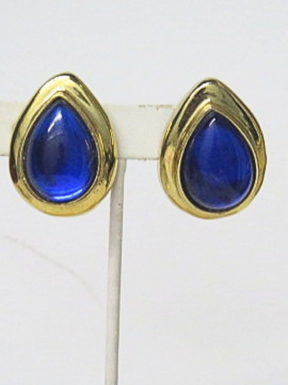 Vintage Cobalt Blue Teardrop Cabochon Gold Tone Clip-On Earrings